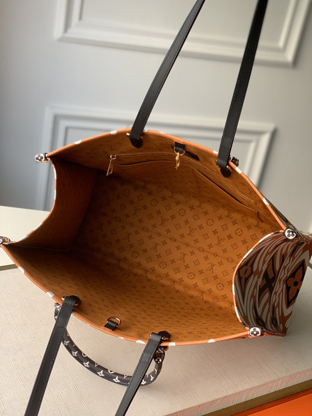 Louis Vuitton Crafty Onthego GM 41 Caramel and Cream Monogram Giant Canvas Bag