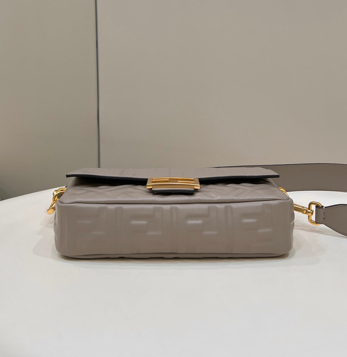 Baguette with Ff Motif 27 in Pine Cone Soft Lambskin Gold Hardware