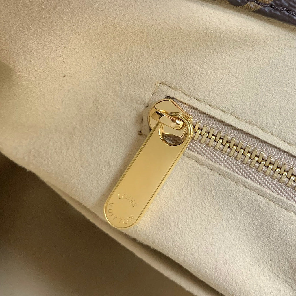 Louis Vuitton Artsy MM 41 in Brown Monogram Canvas Gold Hardware Bag