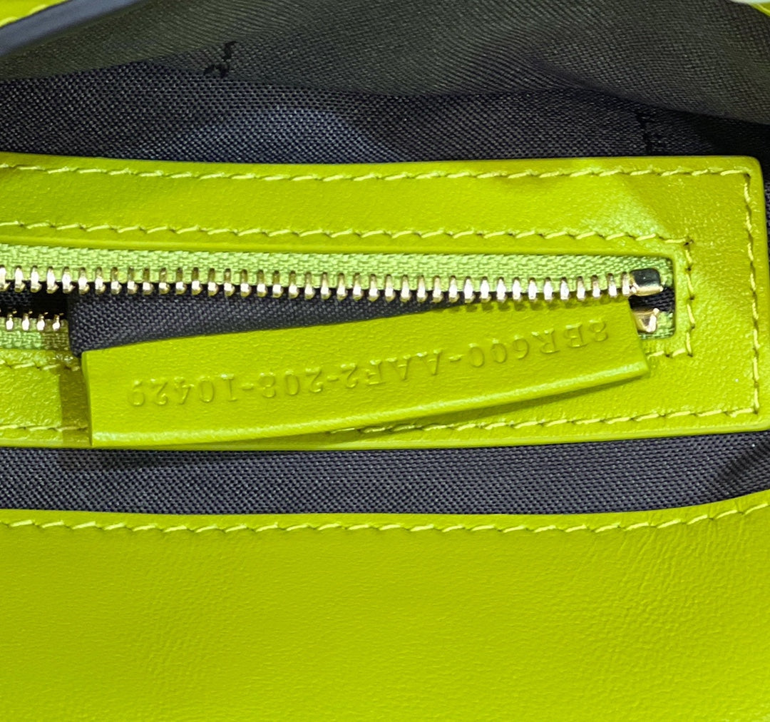 Baguette with Ff Motif 27 in Limerick Soft Lambskin Gold Hardware
