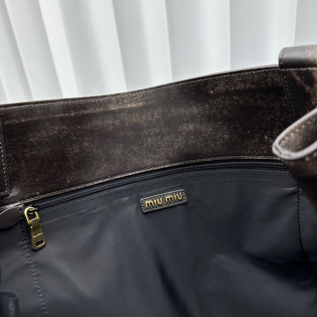 Hobo Bag 39 in Black Ombre Calfskin