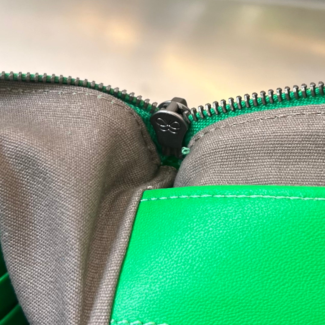 Bottega Veneta Intrecciato 30 in Emerald Green Lambskin Bag