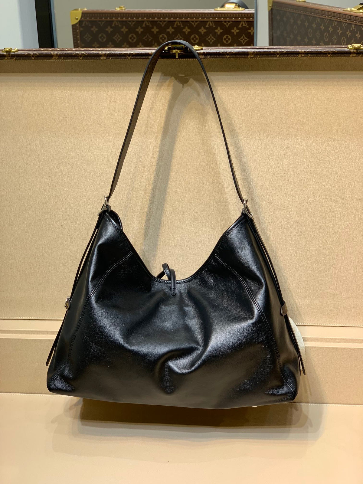 Louis Vuitton Carryall Dark 39 in Black Lambskin Brown Monogram Tag Bag