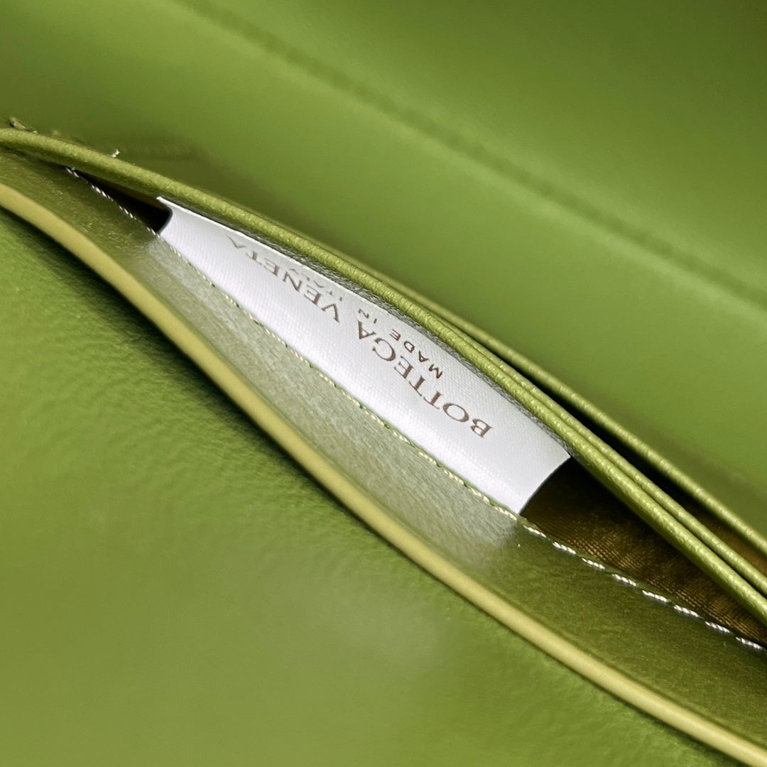 Bottega Veneta Andiamo Clutch 31 in Barley Corn Crocodile Pattern Calfskin