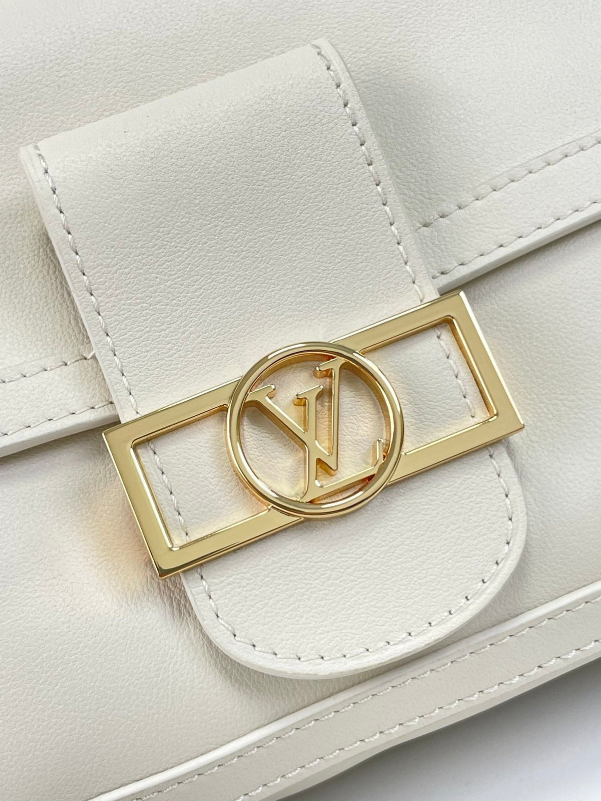Louis Vuitton Dauphine Soft MM 24 in White Smooth Lambskin Gold Hardware Bag