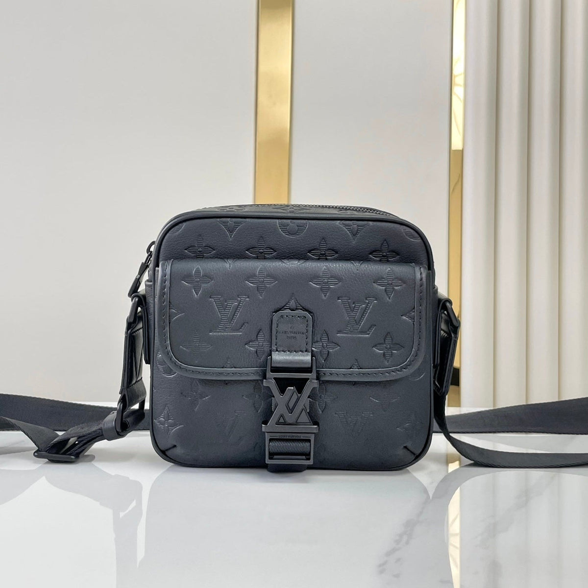 Louis Vuitton Getaway Messenger 18 in Black Embossed Calfskin Bag