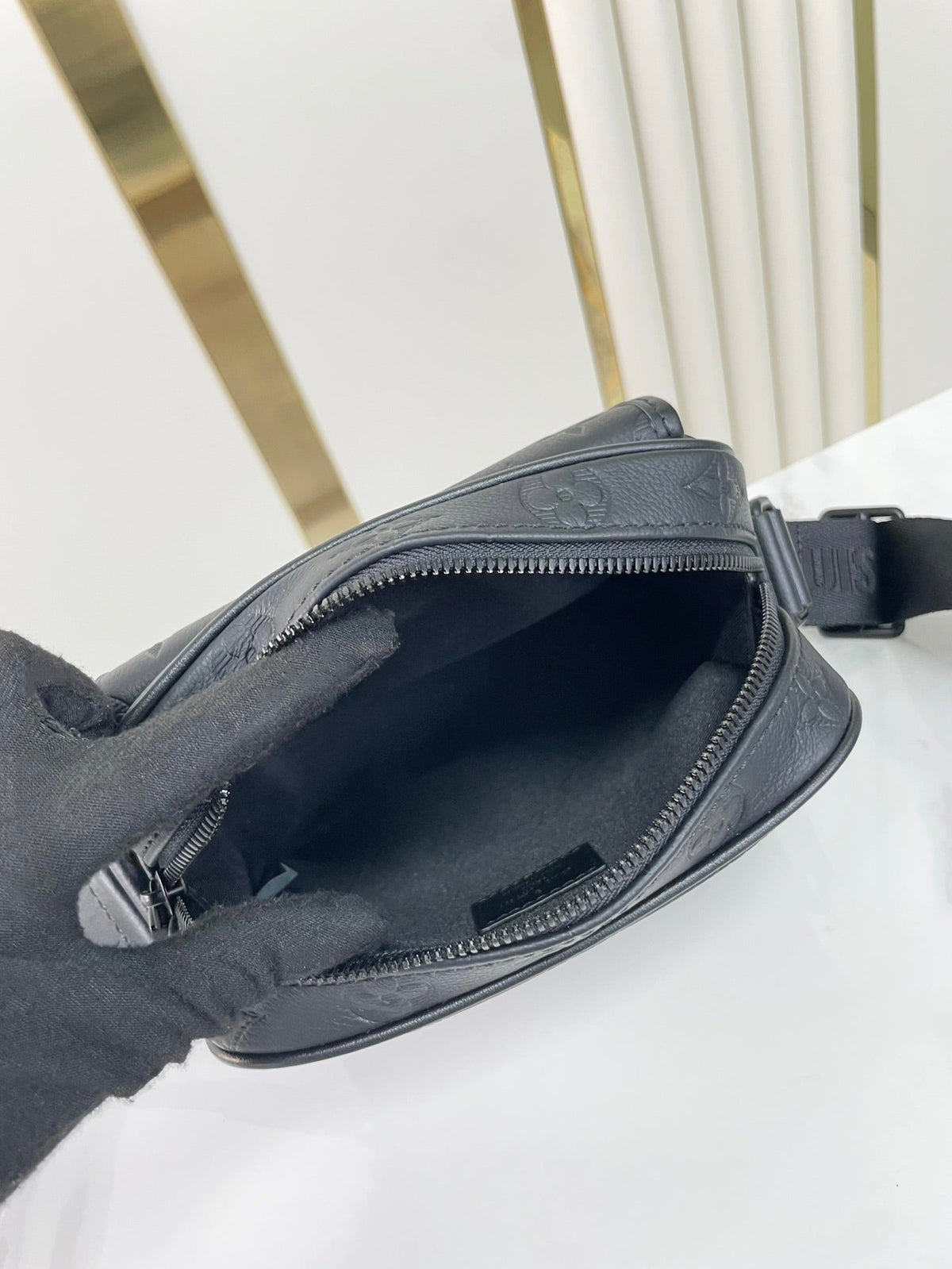 Louis Vuitton Getaway Messenger 18 in Black Embossed Calfskin Bag