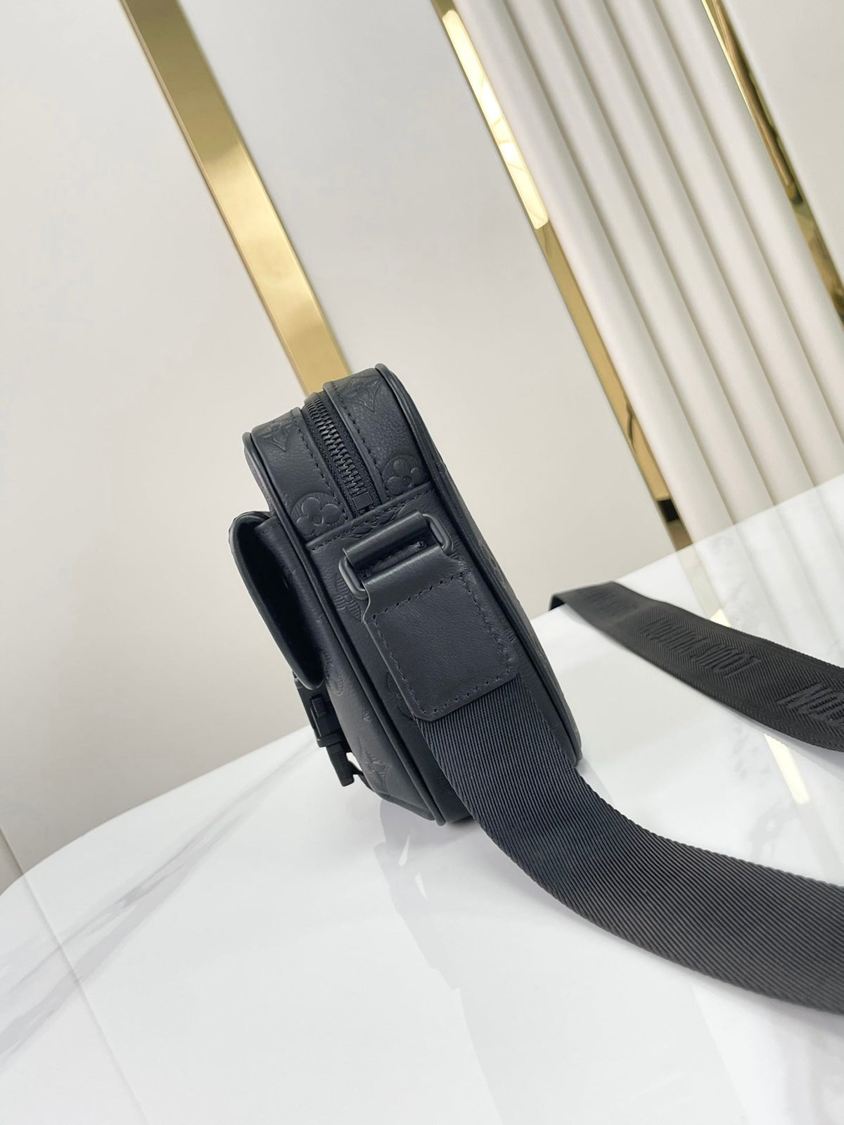 Louis Vuitton Getaway Messenger 18 in Black Embossed Calfskin Bag