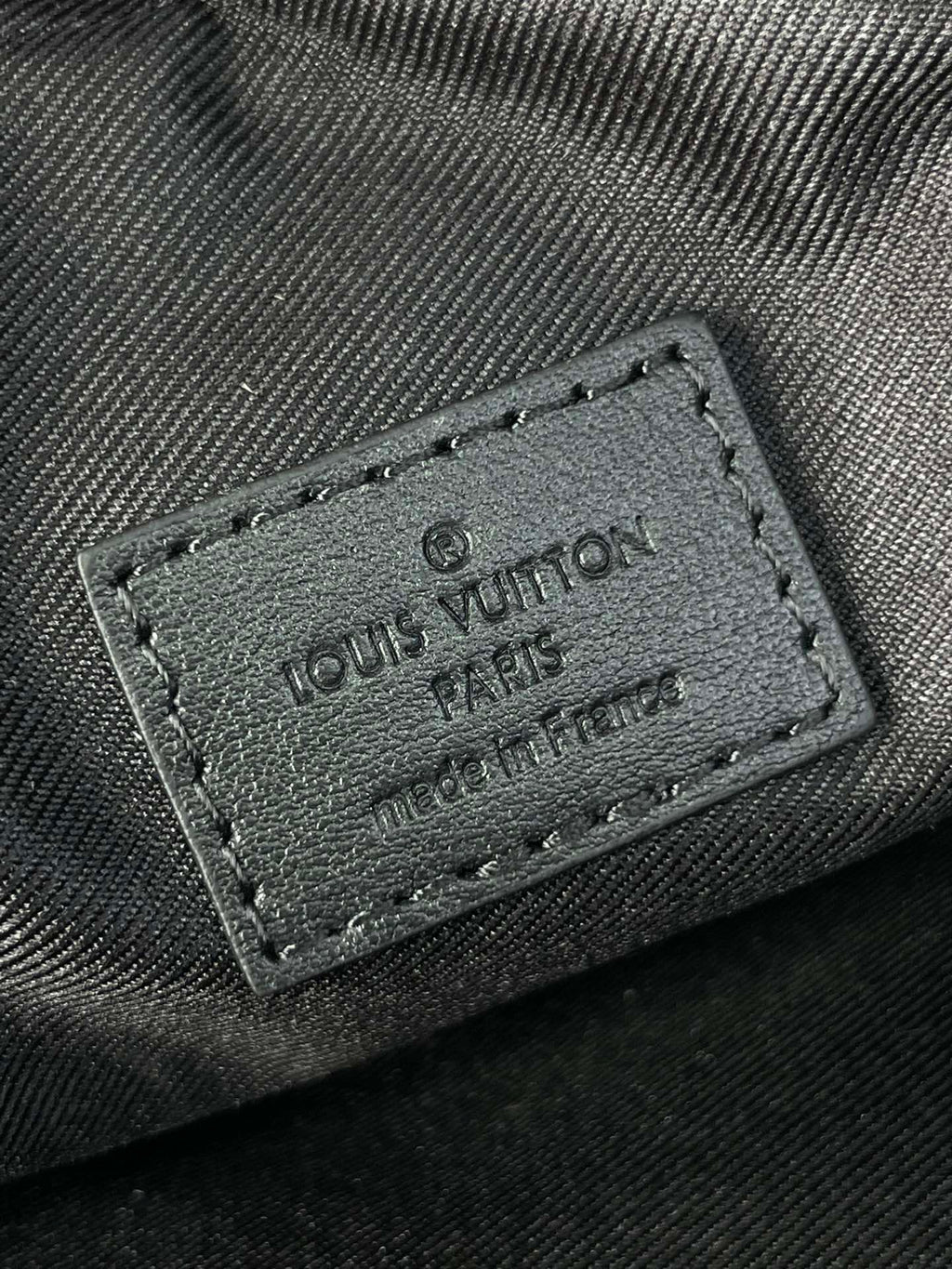 Louis Vuitton Getaway Messenger 18 in Black Embossed Calfskin Bag