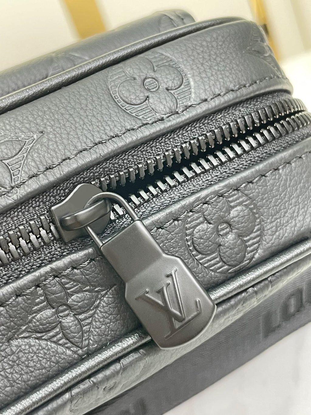 Louis Vuitton Getaway Messenger 18 in Black Embossed Calfskin Bag