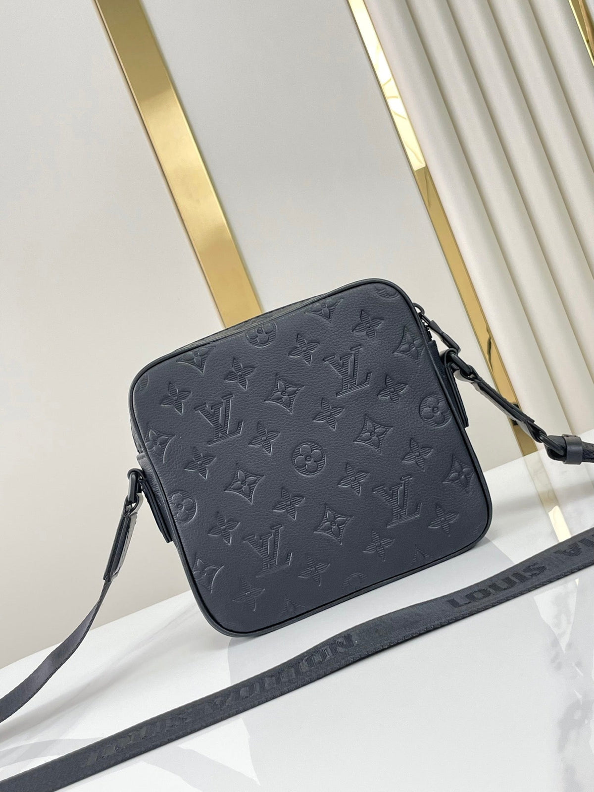 Louis Vuitton Getaway Messenger 18 in Black Embossed Calfskin Bag