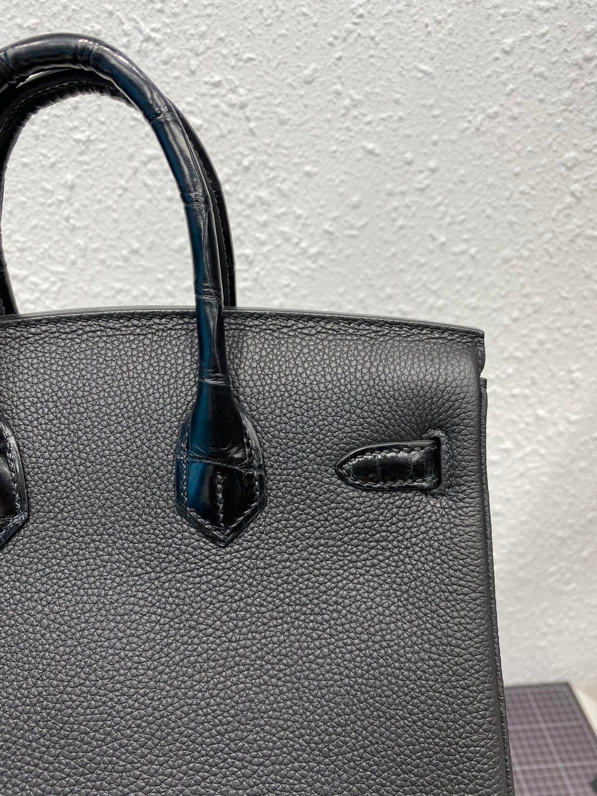 Hermes Birkin 25cm Black Crocodile and Togo Leather Gold Hardware Bag