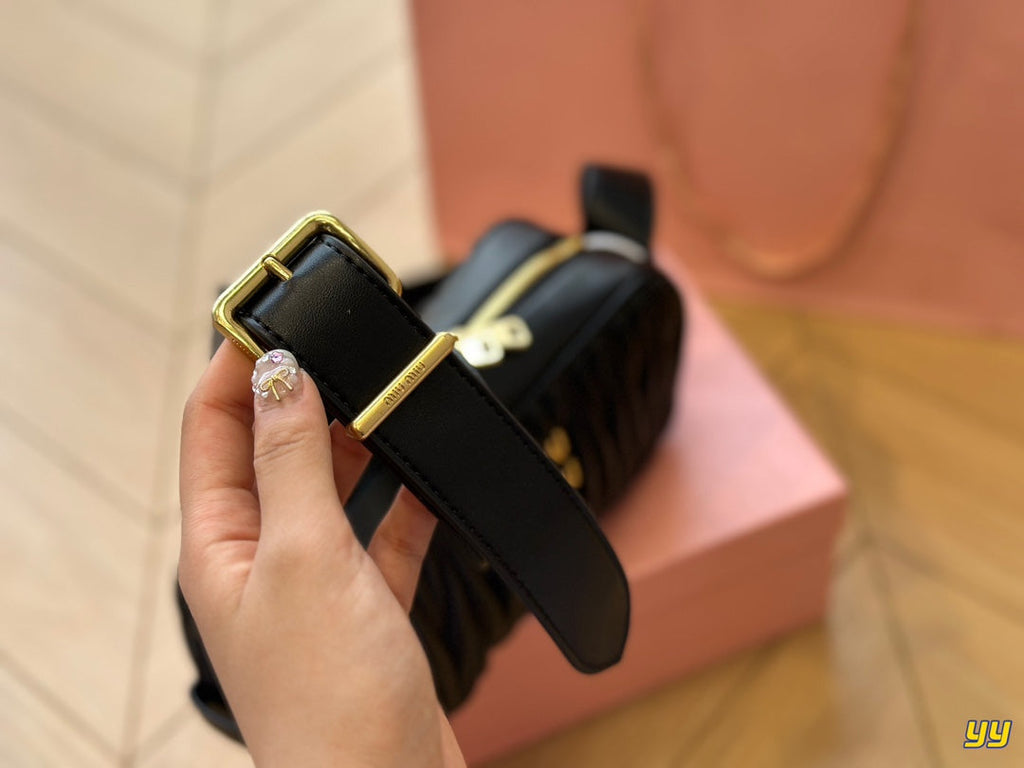 Baguette 25 Bag in Black Sheepskin