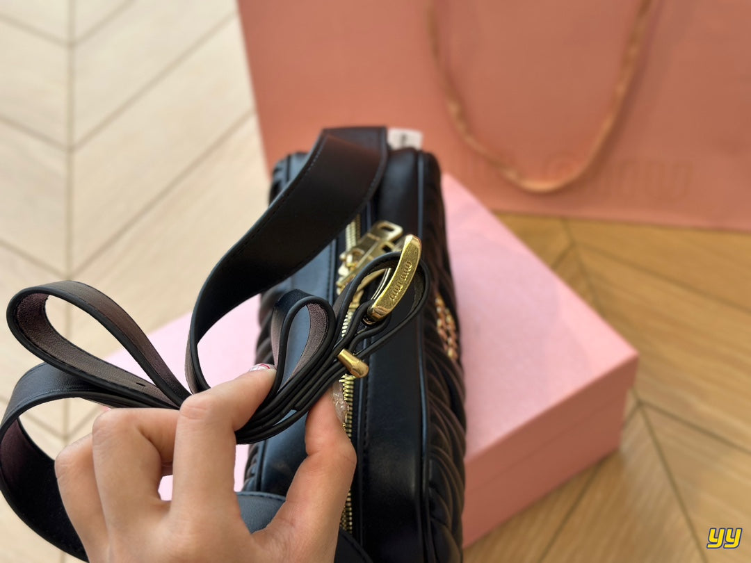 Baguette 25 Bag in Black Sheepskin