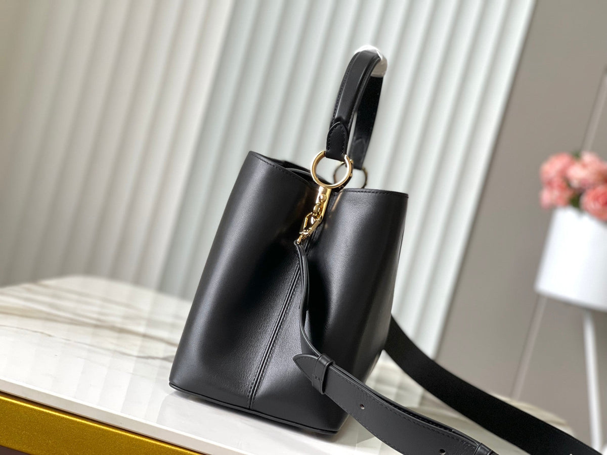 Louis Vuitton Capucines Souple GM 38 in Black Smooth Calfskin Gold Hardware Bag