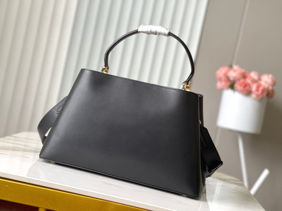 Louis Vuitton Capucines Souple GM 38 in Black Smooth Calfskin Gold Hardware Bag