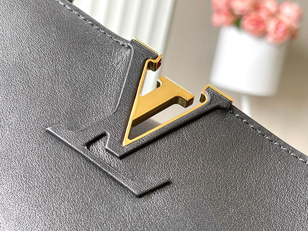 Louis Vuitton Capucines Souple GM 38 in Black Smooth Calfskin Gold Hardware Bag