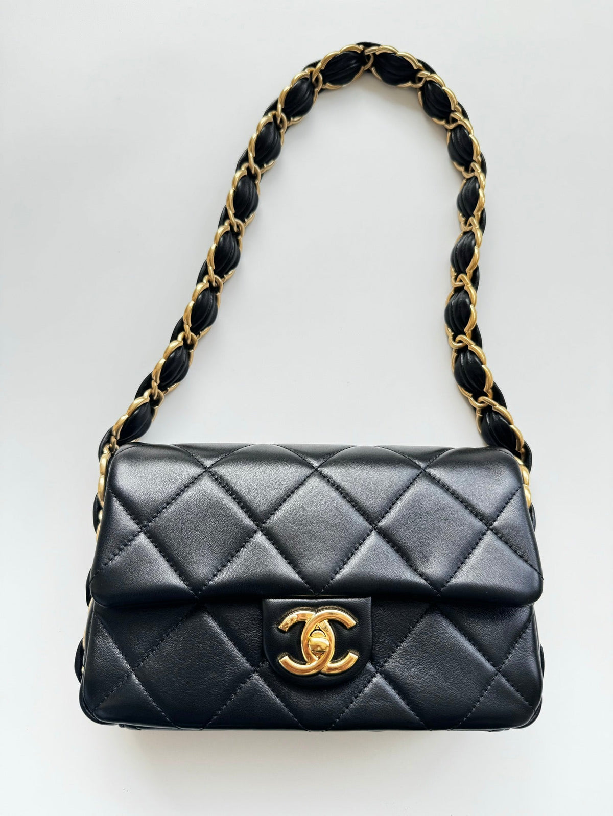 Chanel 25S Flap Bag 20 cm in Black Lambskin with Gold Hardware
