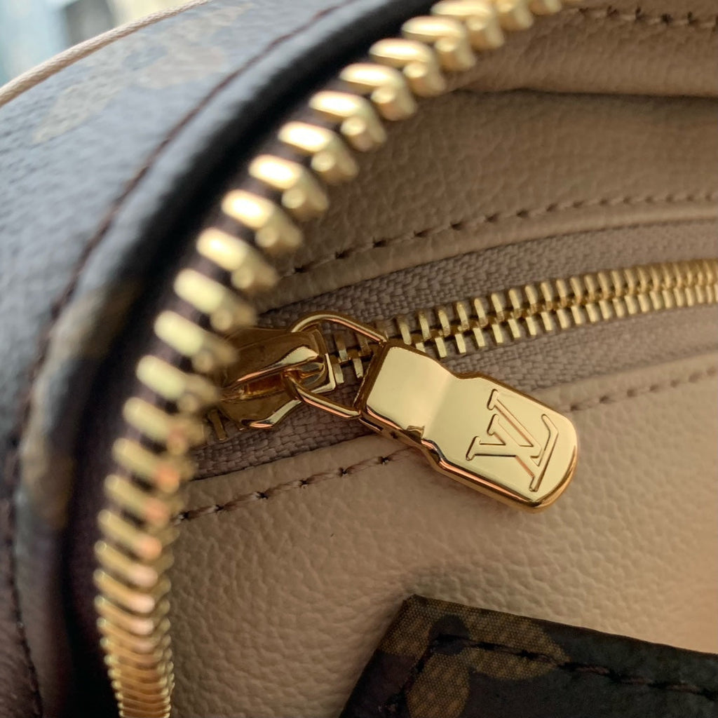 Louis Vuitton Dopp Kit 28 in Brown Monogram Canvas Bag