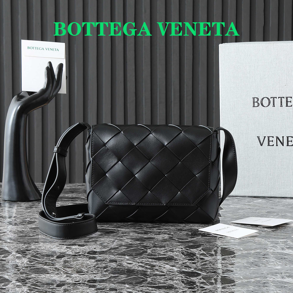 Bottega Veneta 25S Diago 22 in Black Calfskin Patent Silver Hardware Bag