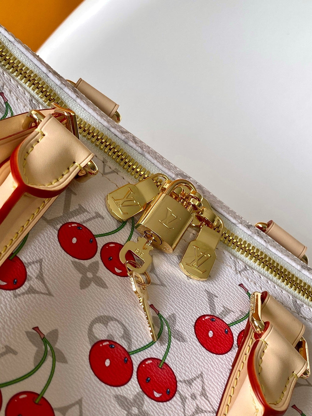 Louis Vuitton Keepall Bandoulière 45 in White and Red Calfskin Bag