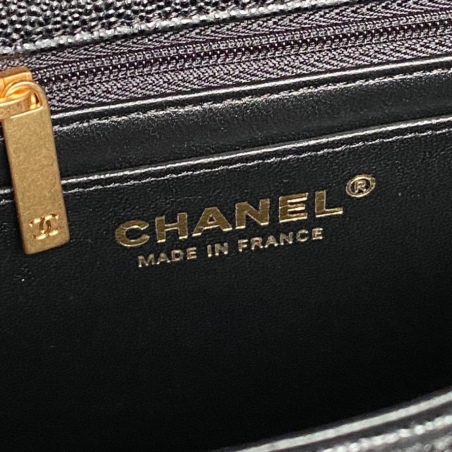 Chanel 25S Flap Bag 22 cm in Black Caviar with Gold Hardware