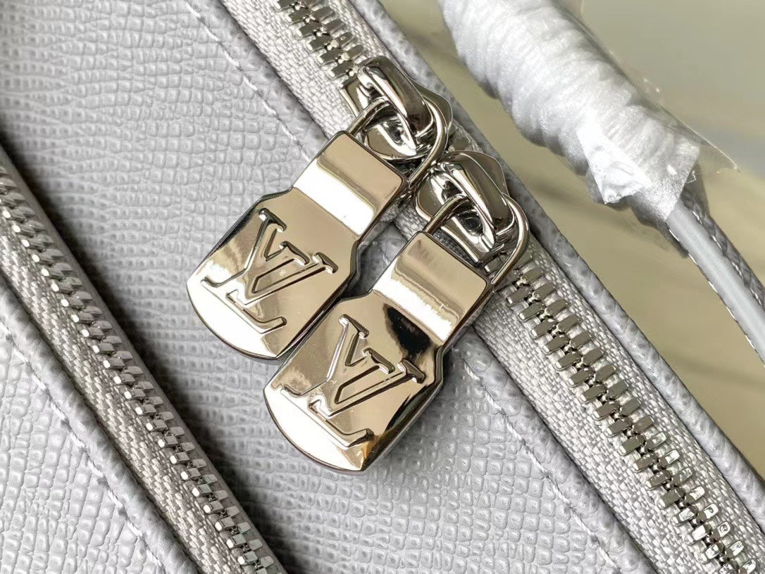 Louis Vuitton Avenue Messenger 22 in Harbor Gray Calfskin Bag
