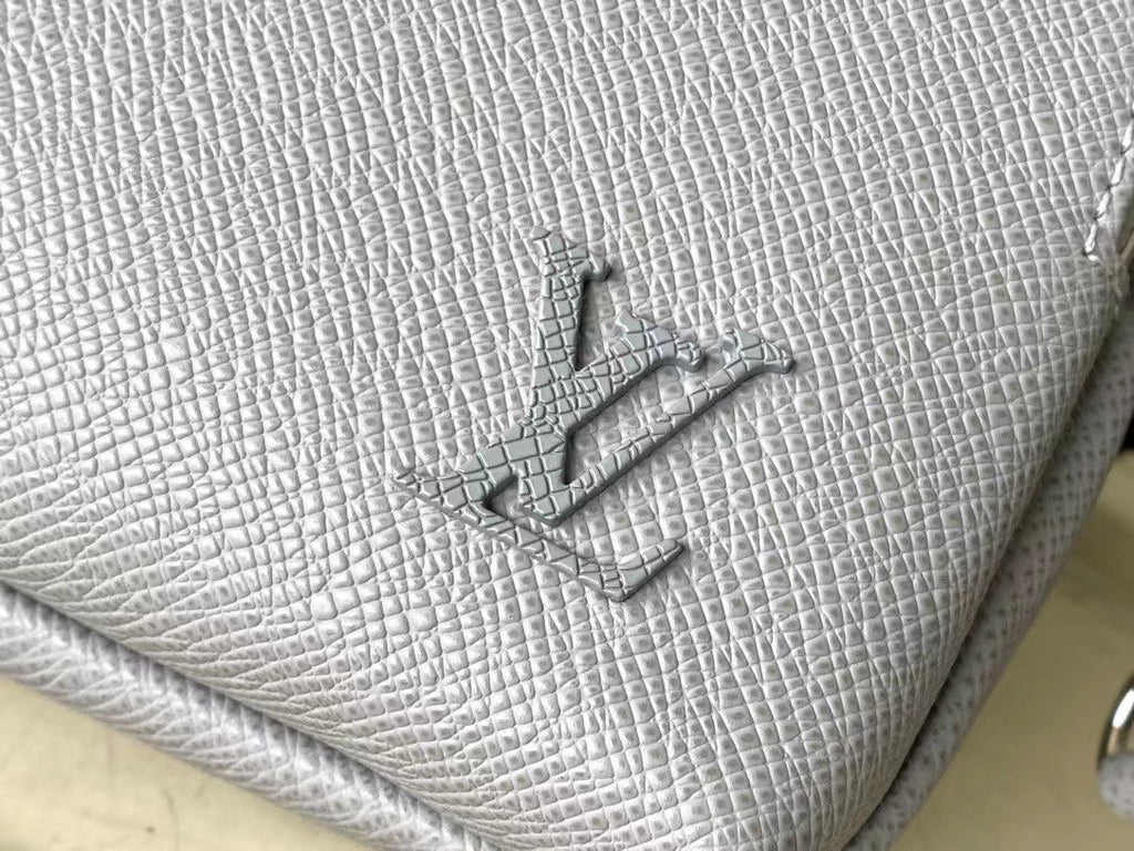 Louis Vuitton Avenue Messenger 22 in Harbor Gray Calfskin Bag