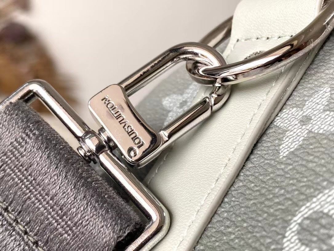 Louis Vuitton Keepall Bandoulière 25 in Gray Monogram Gradient Canvas Bag