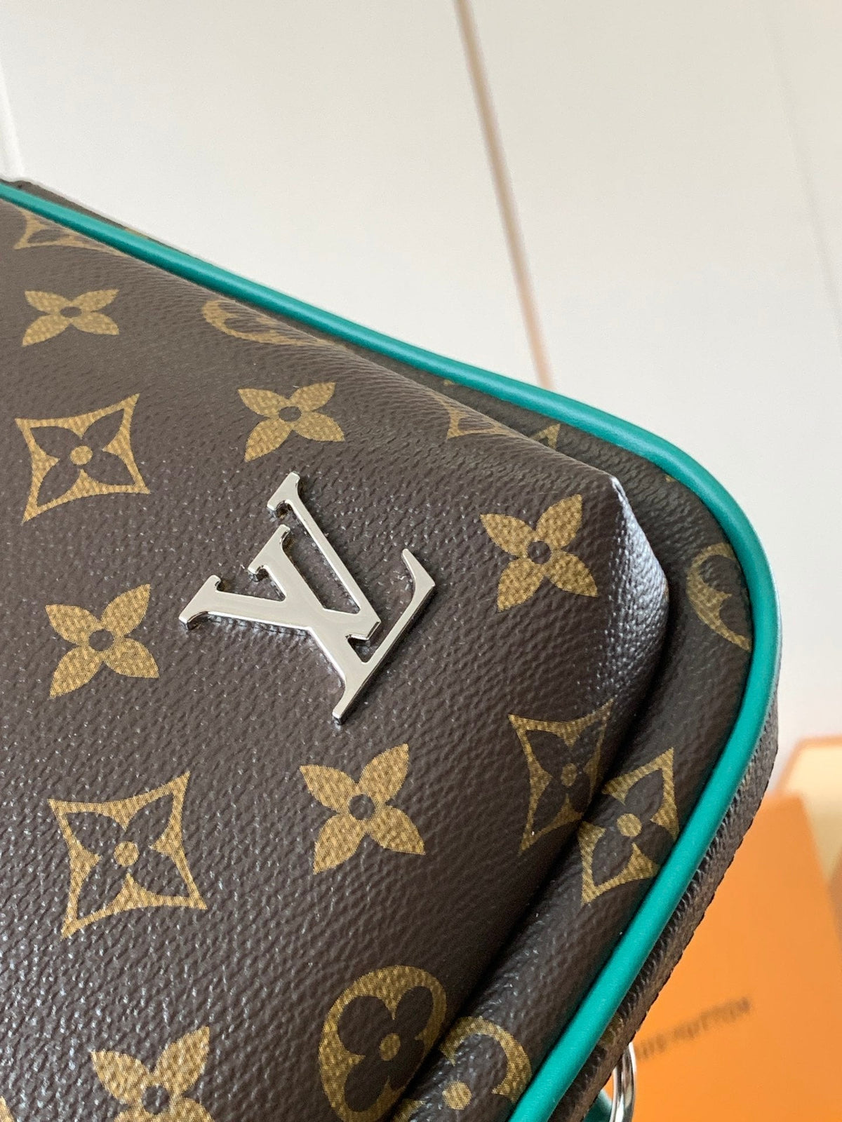 Louis Vuitton Avenue Slingbag 31 in Brown Mix Green Damier Graphite Canvas Bag