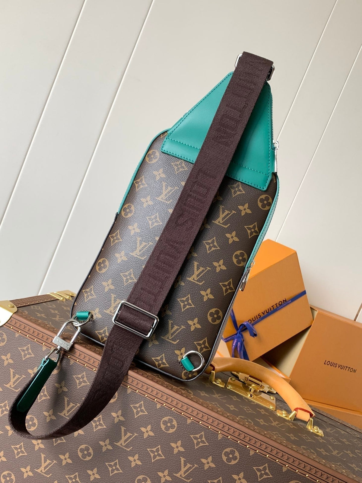 Louis Vuitton Avenue Slingbag 31 in Brown Mix Green Damier Graphite Canvas Bag
