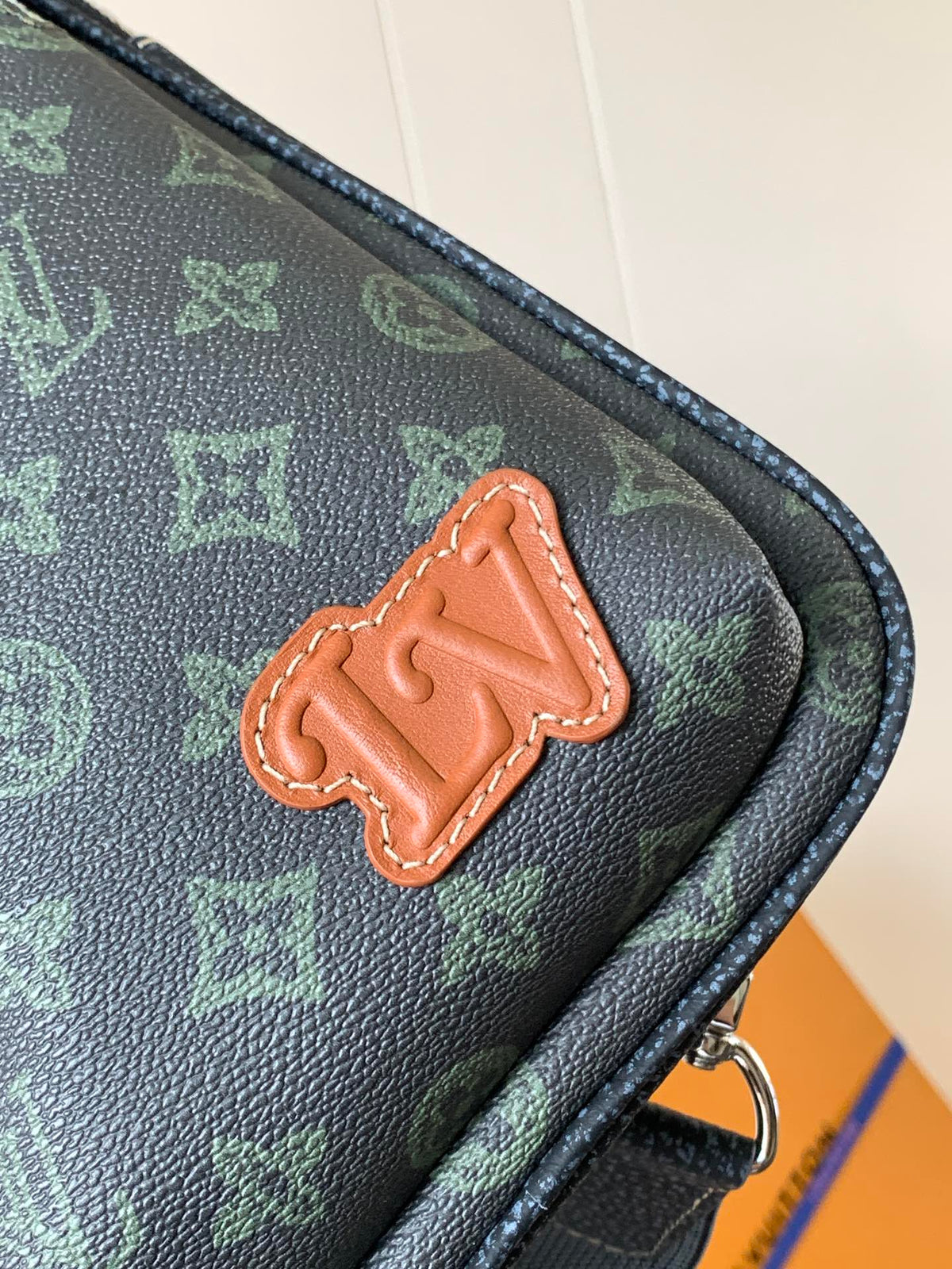 Louis Vuitton Avenue Slingbag 31 in Black Monogram Canvas with Brown Logo Bag