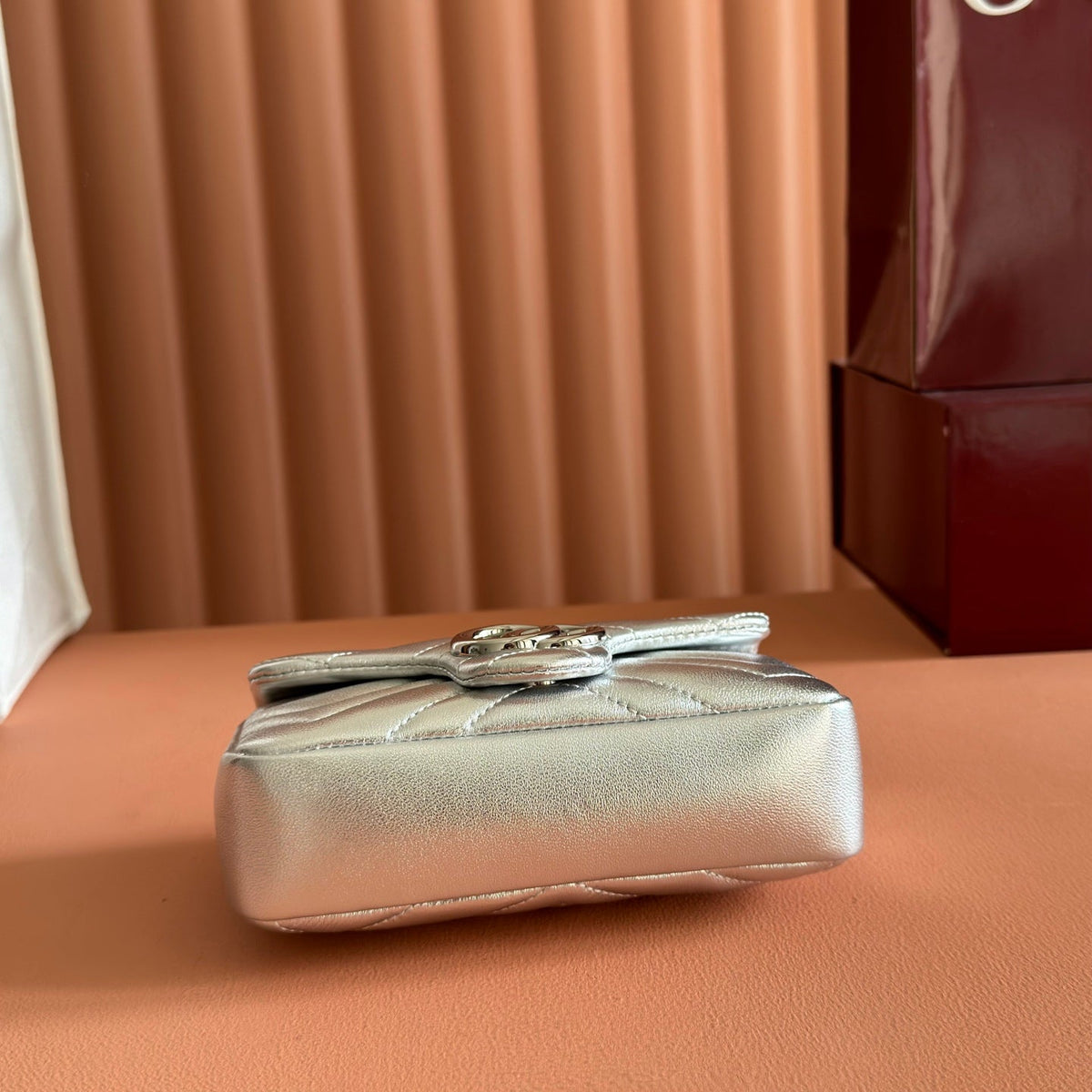 Gucci 26S Marmont Bag 16 in Silver Lambskin