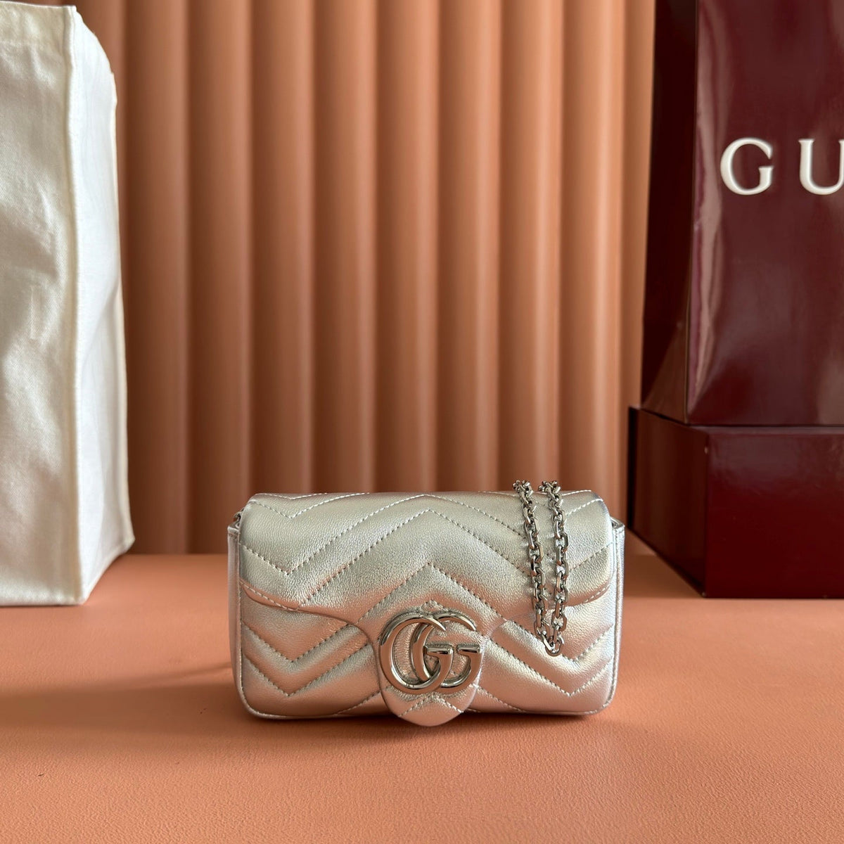 Gucci 26S Marmont Bag 16 in Silver Lambskin