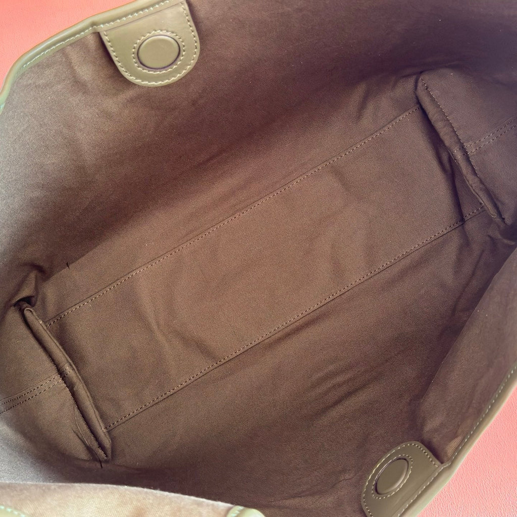 Gucci 26S Giglio Large Tote Bag 60 in Dark Moss Green Embossed Suede