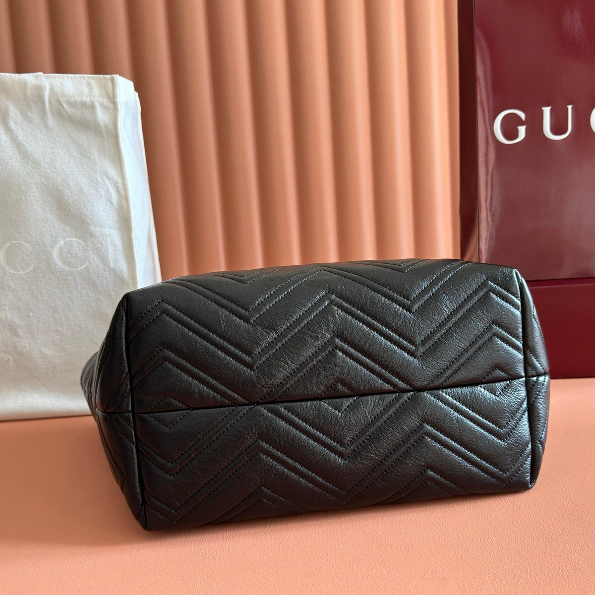 Gucci 26S Marmont Tote Bag 30 in Black Calfskin