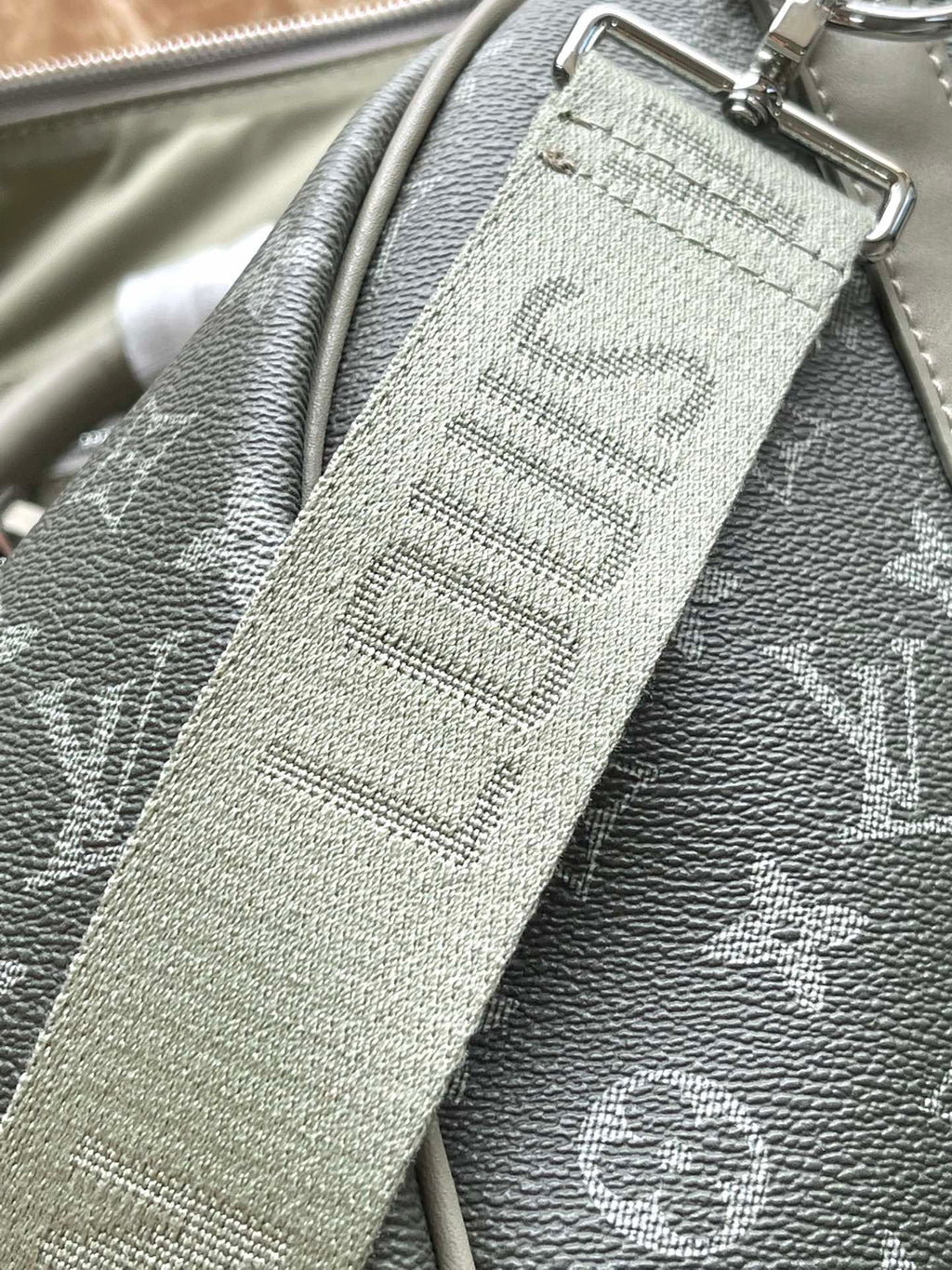 Louis Vuitton Keepall Bandoulière 45 in Gray Monogram Gradient Canvas Bag