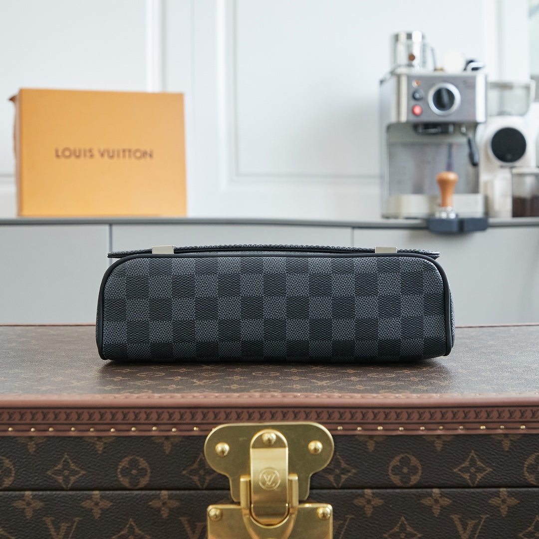 Louis Vuitton District 25 in Grey Black Damier Graphite Canvas Bag