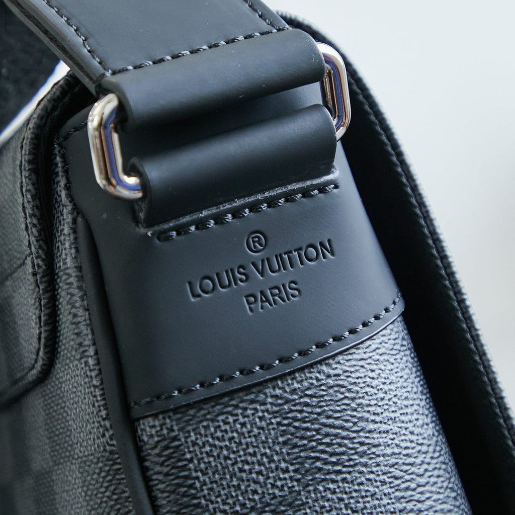 Louis Vuitton District 25 in Grey Black Damier Graphite Canvas Bag