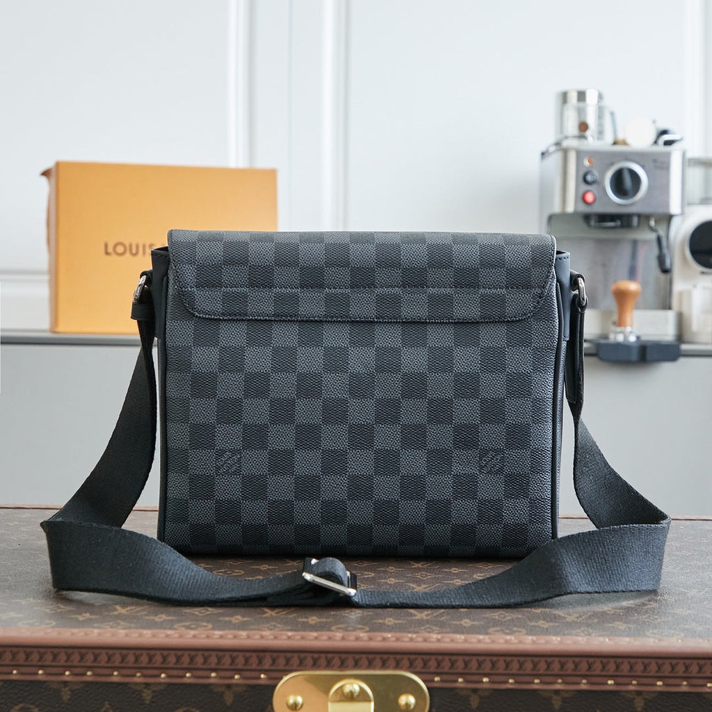 Louis Vuitton District 25 in Grey Black Damier Graphite Canvas Bag