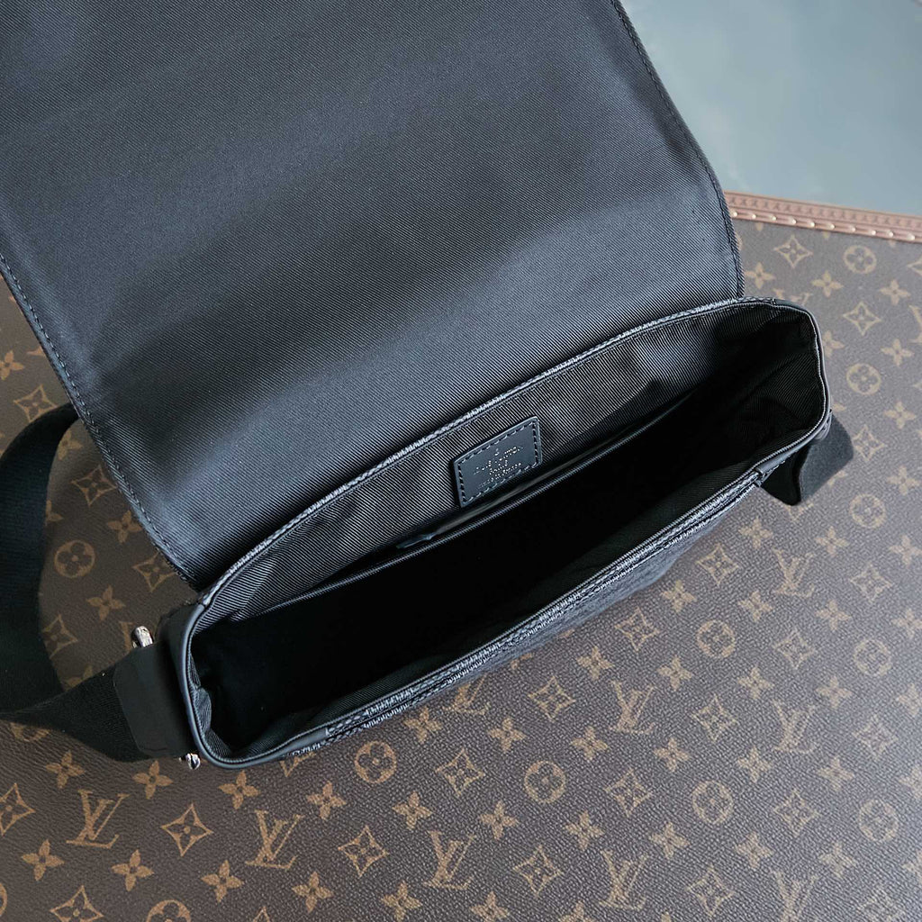Louis Vuitton District 25 in Grey Black Damier Graphite Canvas Bag