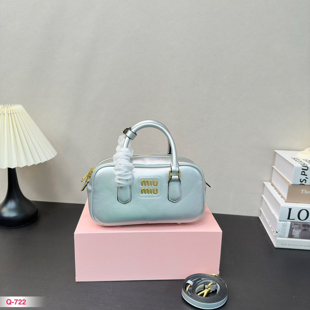 Arcadie 22 Bag in Silver Calfskin