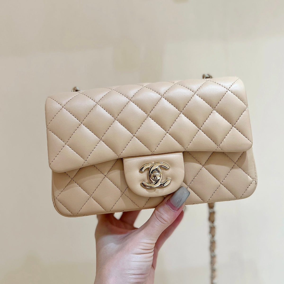 Chanel 25S Flap Bag 20 cm in Light Beige Lambskin with Gold Hardware