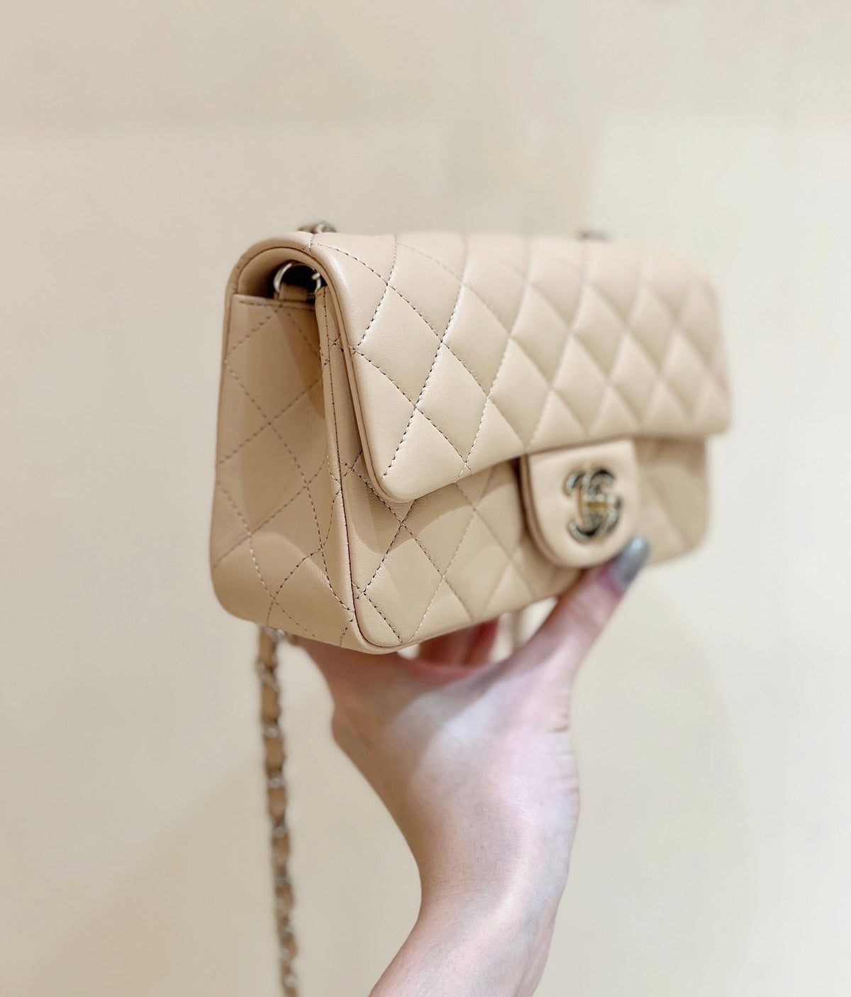Chanel 25S Flap Bag 20 cm in Light Beige Lambskin with Gold Hardware
